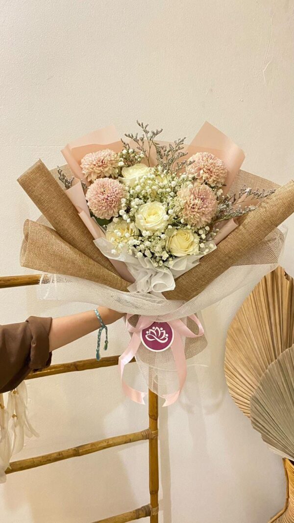 Deluxe White Lily Bouquet - 004